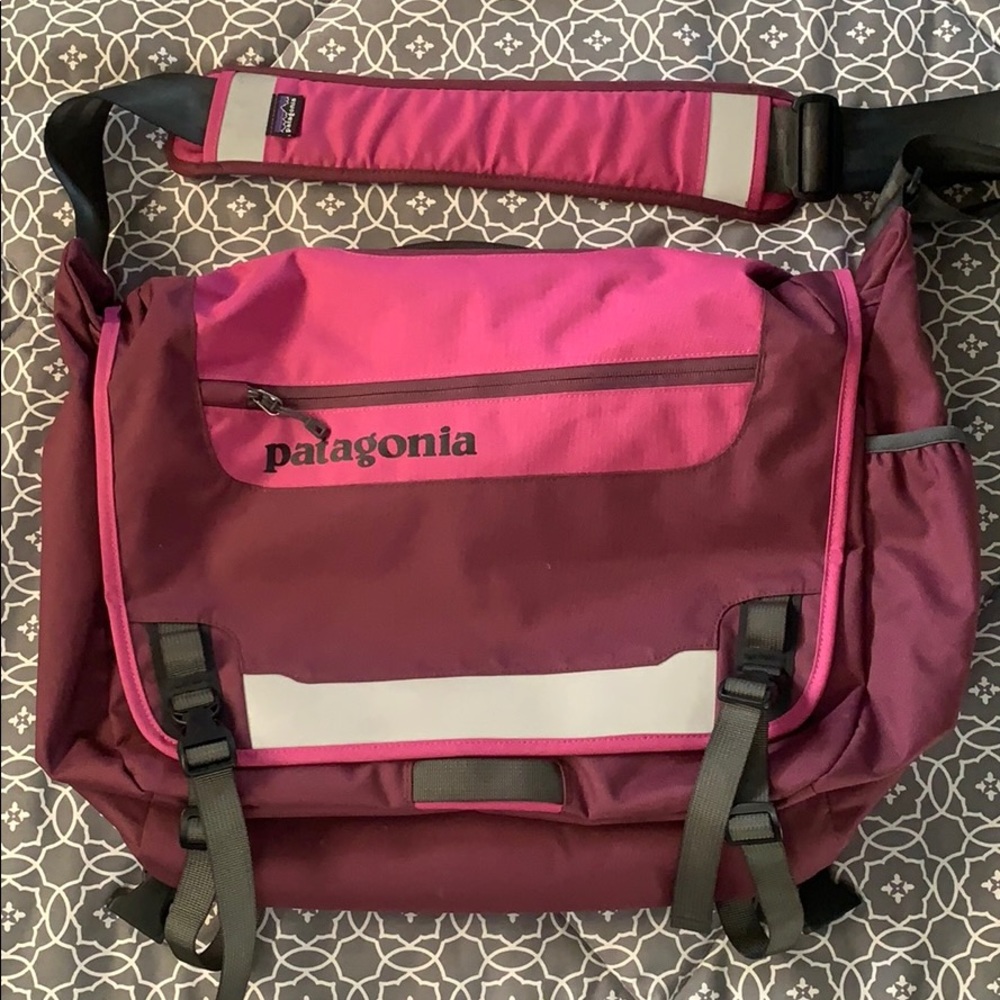 Patagonia laptop crossbody bag